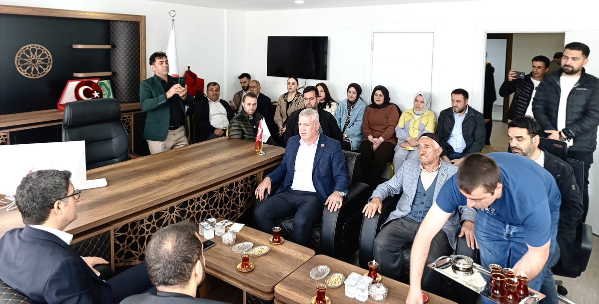 Milletvekilimiz Sn. Zeki Korkutata, AŞAV Vakfı Bingöl Şubemizi ziyaret etti.

Şehit ailelerimiz ve Gazilerimizle bir araya gelen vekilimizle, vakfımızın yürüttüğü çalışmalar hakkında verimli bir istişare gerçekleştirdik.

Nazik ziyaretleri için teşekkür ederiz.

<a href="/Korkutata_Zeki/">Zeki Korkutata</a>