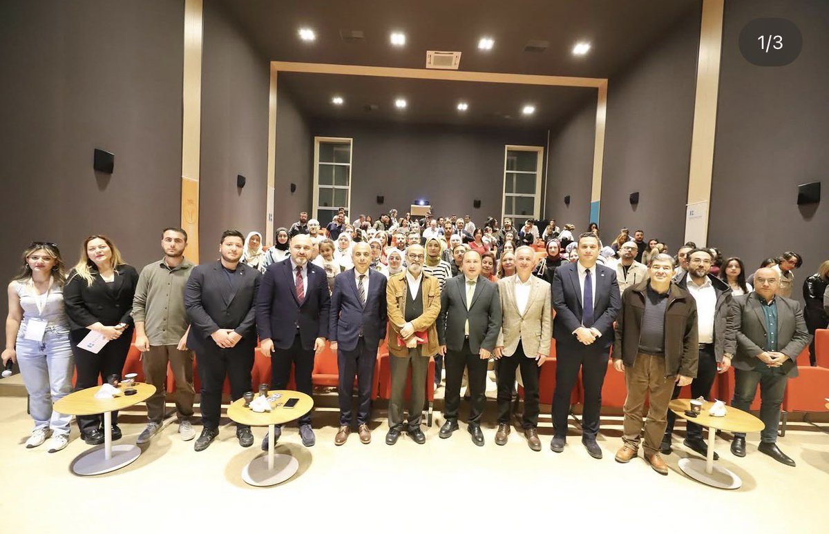 Nusretozcann's tweet photo. 📍Bakırçay Üniversitesi 

Üniak olarak Dr.Savaş Barkçin hocamızın “Biz Kimiz?” konulu söyleşisine katılmanın heyecanını ve mutluluğunu yaşadık.

Üniak ruhuyla;öğrenmeye,anlamaya ve kendimizi inşa etmeye devam ediyoruz. Çünkü biz,bugünün değil yarının da söz sahibi gençleriyiz.

Katkılarından dolayı kıymetli hocamıza,rektörümüze teşekkür ediyor,daha nice bu tür programlarda bir araya gelmeyi temenni ediyoruz.