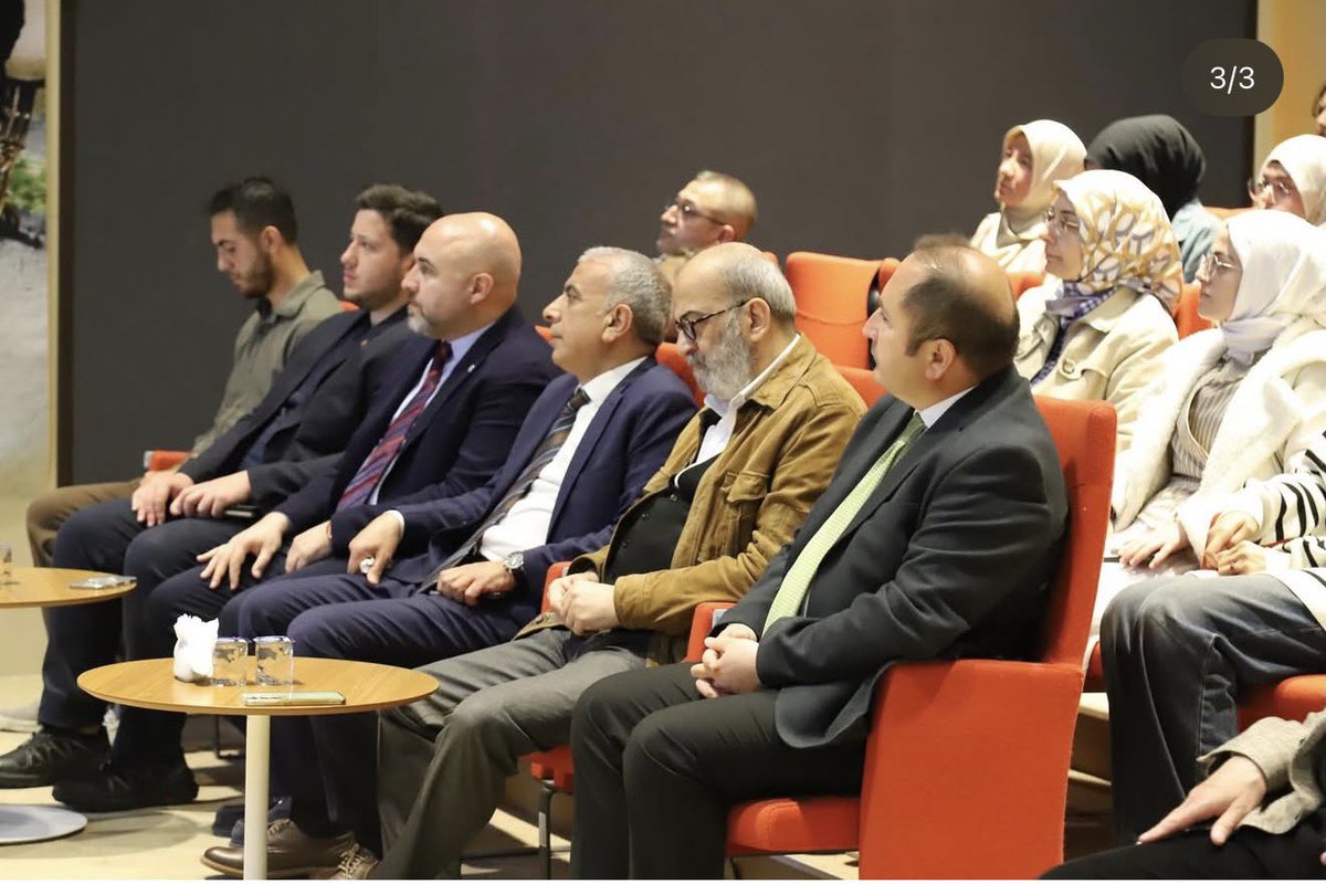 Nusretozcann's tweet photo. 📍Bakırçay Üniversitesi 

Üniak olarak Dr.Savaş Barkçin hocamızın “Biz Kimiz?” konulu söyleşisine katılmanın heyecanını ve mutluluğunu yaşadık.

Üniak ruhuyla;öğrenmeye,anlamaya ve kendimizi inşa etmeye devam ediyoruz. Çünkü biz,bugünün değil yarının da söz sahibi gençleriyiz.

Katkılarından dolayı kıymetli hocamıza,rektörümüze teşekkür ediyor,daha nice bu tür programlarda bir araya gelmeyi temenni ediyoruz.