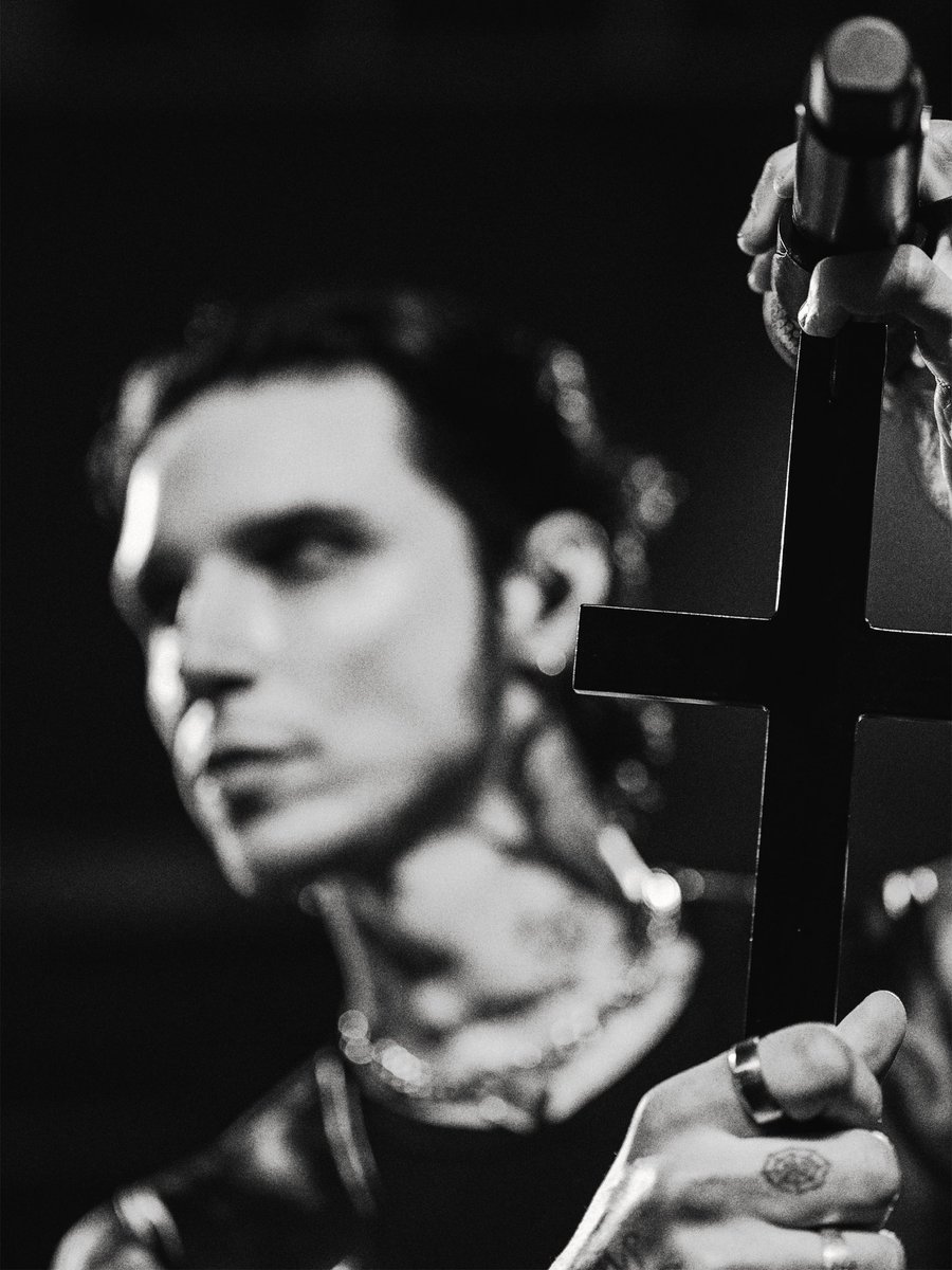 blackveilbrides's tweet photo. VINDICATE releases to the world in just a few days, we can’t wait for it to be yours 🖤

Dallas, Houston, San Antonio up next on Vindicatour 🦇

Pre-save the album and grab tickets at https://t.co/je389yAoW5 🩸

📸 @shotbyhvnter https://t.co/cCLx94h9CB