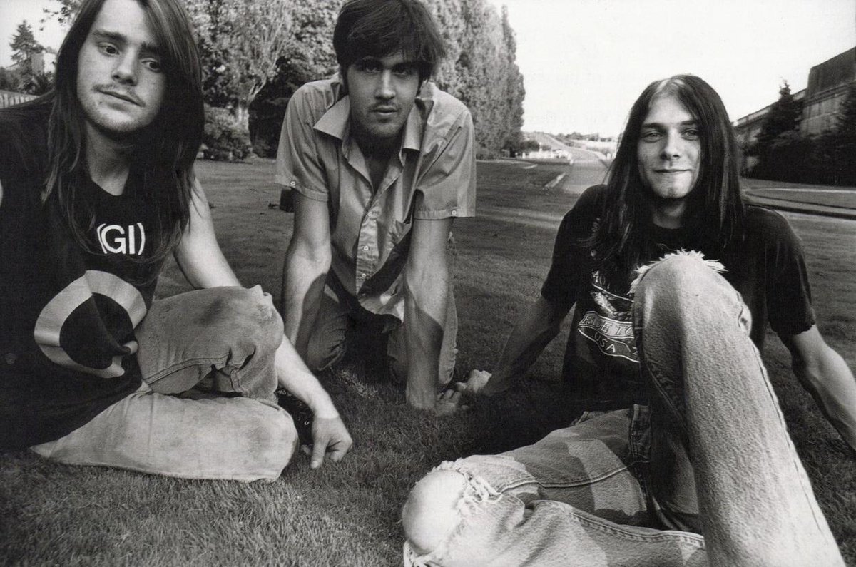 hourly kurt cobain tweet media