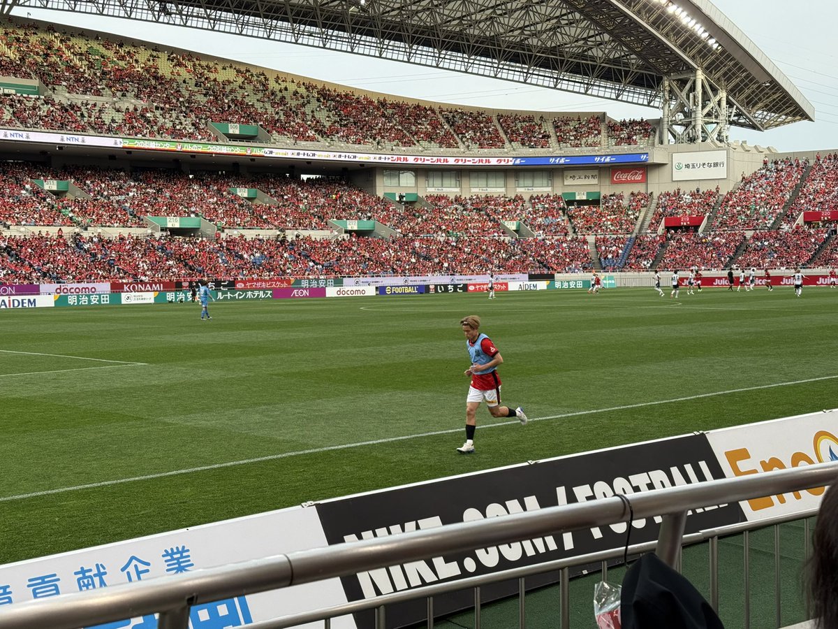 eleven_reds's tweet photo. 二田は交代枠が1残っているとはいえ小森アド早川関根と前線の選手が投入済で、事実上不出場が決まっている状態でも最後まで全力でアップを続けていました。誰かの唐突な怪我という不測の事態にちゃんと備えていました。気持ちだけではダメとはわかっていますが報われてほしい選手です。#浦和レッズ https://t.co/spaypUdCzn