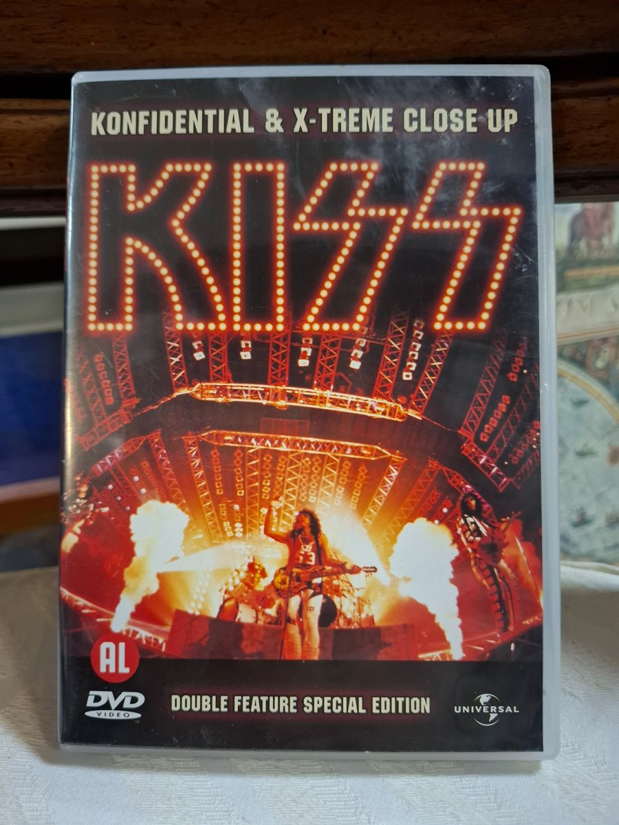 Retro_In_K17's tweet image. Hol dir das Stadion-Feeling heim: Wir haben die Live-Shows, Bootlegs &amp;amp; Legenden auf VHS, DVD &amp;amp; Blu-ray.
​Check Retro-In K17! 🤘
​#RockMusic #MusicCollector #RetroInK17 #LiveMusic #VHS #DVD