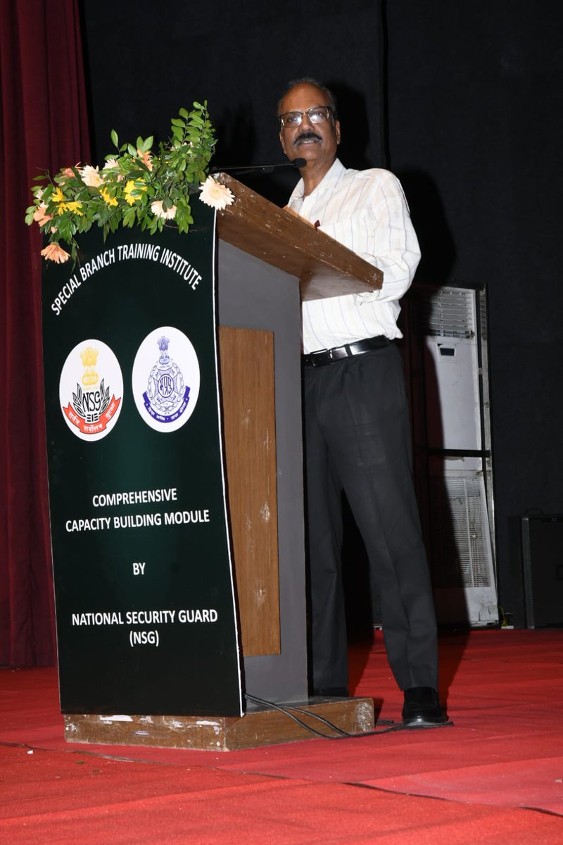 DGP_MP's tweet image. आंतरिक सुरक्षा को नई शक्ति ..

आज रवीन्द्र भवन, भोपाल में #NSG के सहयोग से आयोजित कॉम्प्रिहेन्सिव कैपेसिटी बिल्डिंग ट्रेनिंग प्रोग्राम के समापन समारोह में मुख्य अतिथि के रूप में DGP श्री कैलाश मकवाणा शामिल हुए।

#DGPMP #MPPolice @nsgblackcats