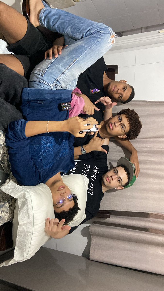 Voltei da viajem, fui só um dia na gamescom mas eu aproveitei muito esses dias, vi pessoas maravilhosas, e foi incrível, espero viver isso novamente