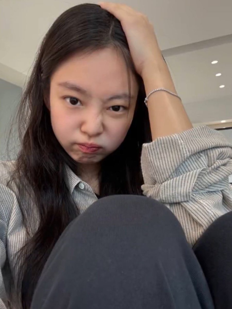 𝑎𝑙𝑒.ᐟ tweet media