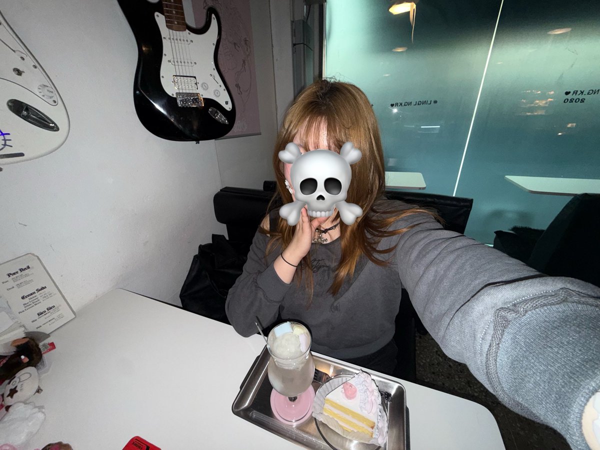 yuniarchive's tweet photo. 혼자서도 잘놀아유 https://t.co/RHyatzVWrw