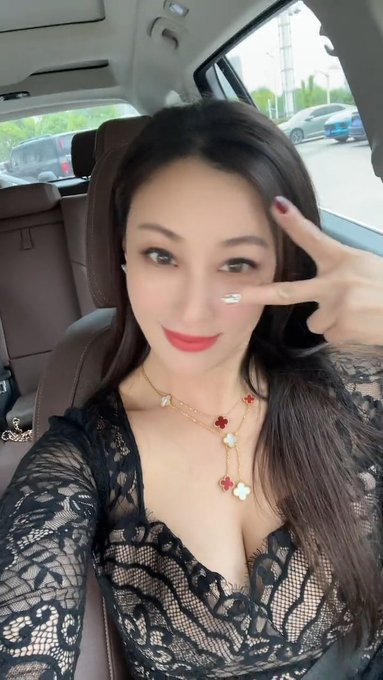 CandiceMechelle's tweet photo. 现在第一次露脸，有点害怕..😜📷 https://t.co/o8KVU5l1Hh