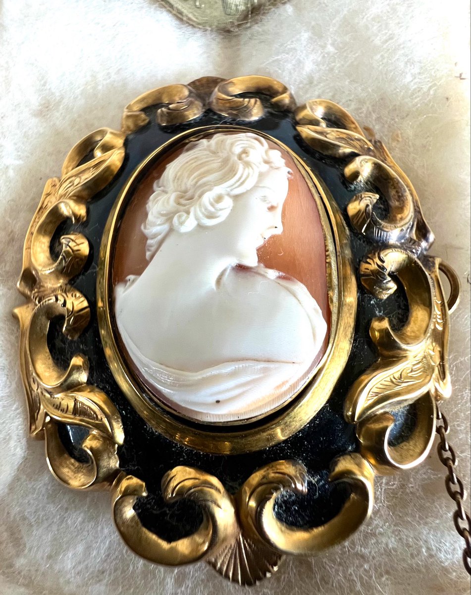 CatoCrane's tweet image. If You Can’t Take Rare #Antique Furniture to #London for Real-Time Appraisals You Can Park Outside Our Front Door in Heswall in #Wirral for Our Personal Service -  Appraising  FINE Objects Since 1985 - Just ‘Phone for Appointment @LivEchonews @LFC @SetCheshire @shrewsmorris #Gold