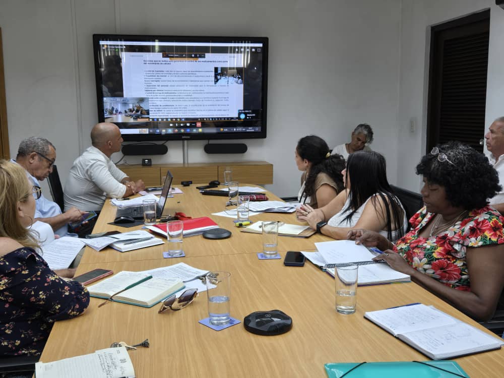 Hoy, en la reunión operativa continuamos revisando el estado de implementación del "Movimiento de Calidad Total" en nuestras empresas.🧵
#SomosBioCubaFarma 
#BPF
#CalidadTotal