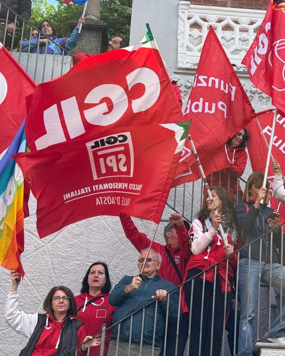 spiaosta's tweet photo. 🔴 1° Maggio a Verrès.
CGIL, CISL, SAVT e UIL riuniti per ribadire il valore del lavoro dignitoso, tra nuove sfide e diritti da tutelare.
👉 Per SPI CGIL Valle d’Aosta il lavoro deve restare una certezza. https://t.co/e4QDAF8fy6