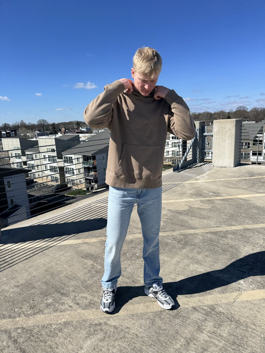ColinWhite21's tweet photo. Spring essentials from @AEO #AEPartner #AEJeans https://t.co/rxTU7XnmLw