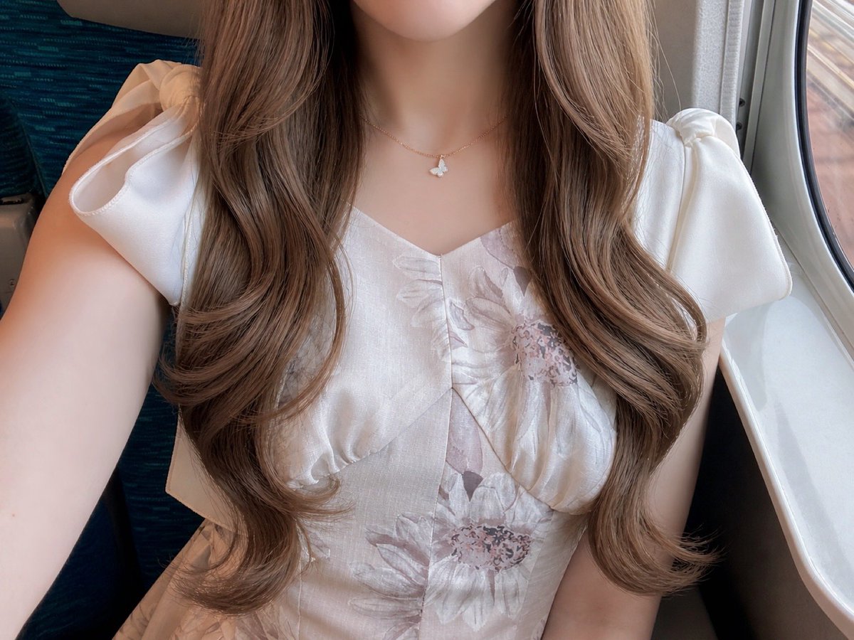 Moe22oO's tweet photo. ひまわり🌻💗コツコツ色違いで集めて4着目（笑）今年はpearl whiteをお迎えしたいかも♩ #herlipto https://t.co/RwDVJnmWxr