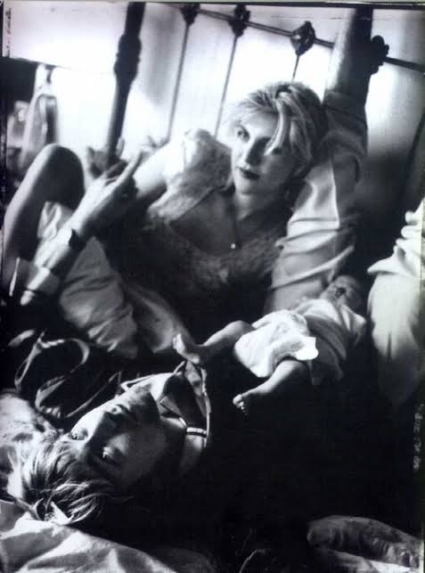 hourly kurt cobain tweet media