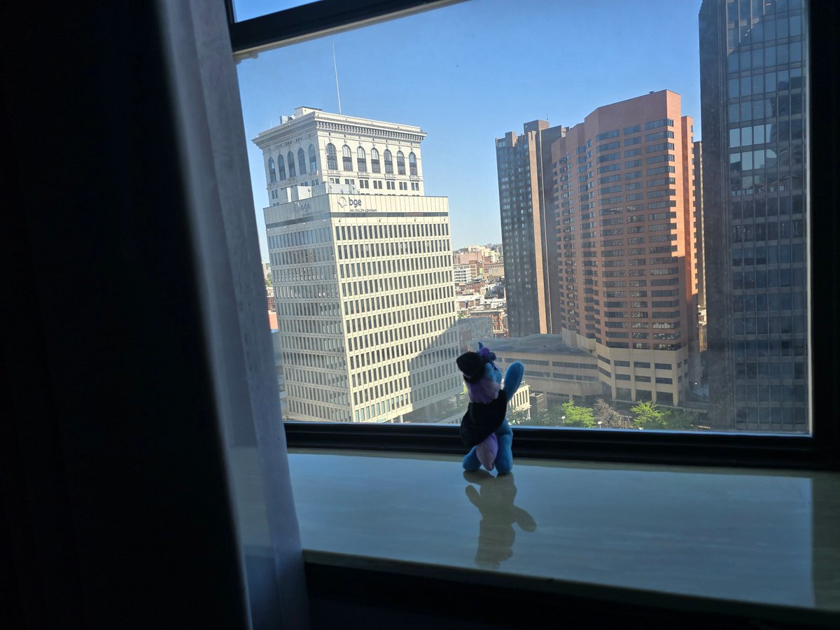 ChrysalisIsCute's tweet photo. Happy Mare in the Mirror Monday!

Leaving Baltimore soon, what a great first year convention!

#neighcon https://t.co/ue3UBURrHe