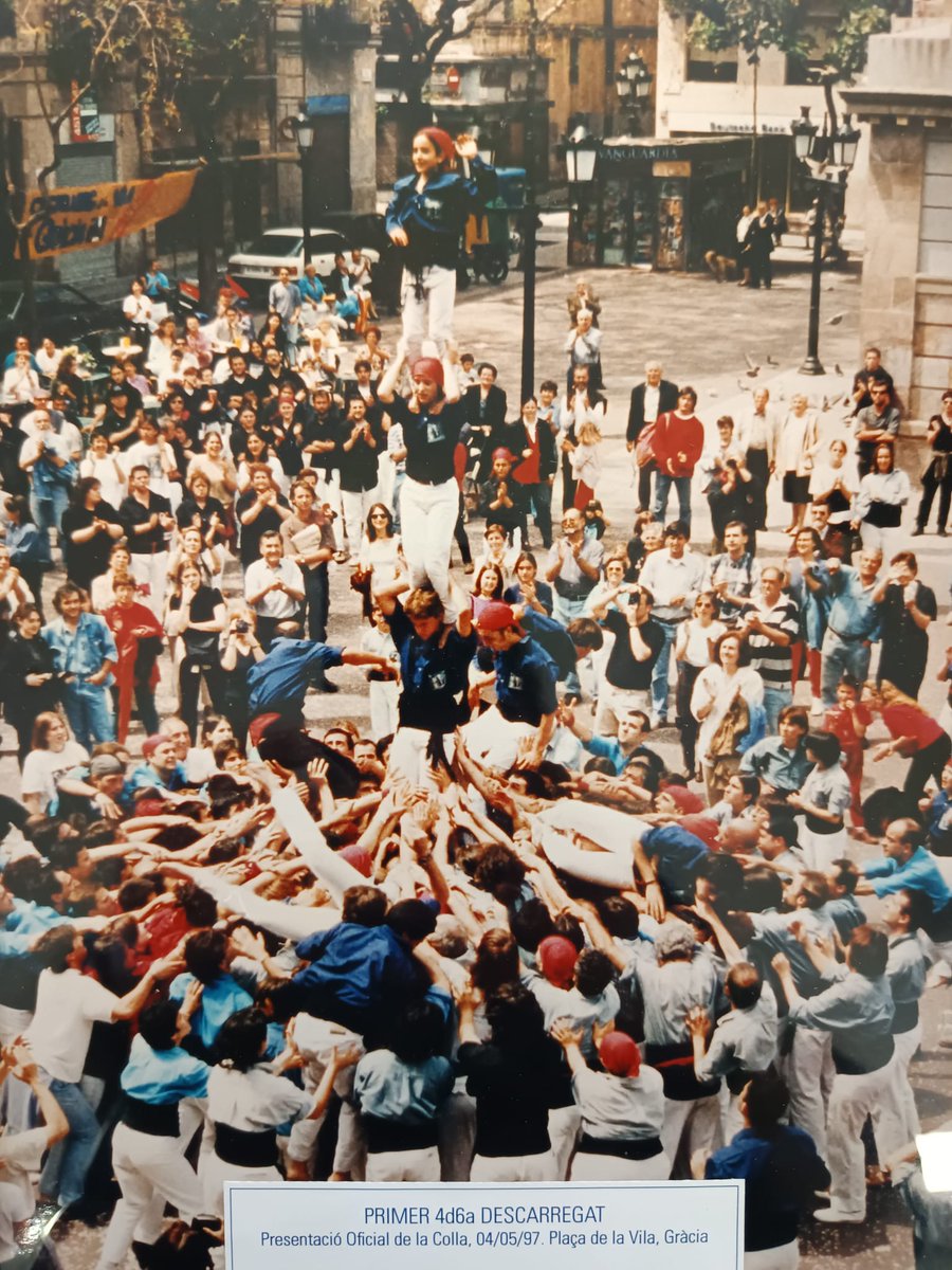 cvg_cat's tweet photo. Avui fa 29 de la presentació oficial de la colla. Molts castells, molts assajos i moltes hores dedicades per part de molta gent per arribar on som avui. 

Si vols saber més dels inicis de la colla, escolta l'últim Terços Amunt: https://t.co/hFBCC9Dx8u

#castells #AixòÉsGràcia https://t.co/jBrkhcPpZ1
