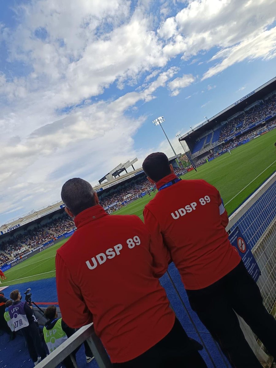 udsp89's tweet photo. 12 secouristes ont participé au DPS pour le match Auxerre - Angers. Merci à nos secouristes. https://t.co/9ys3BnzD7o