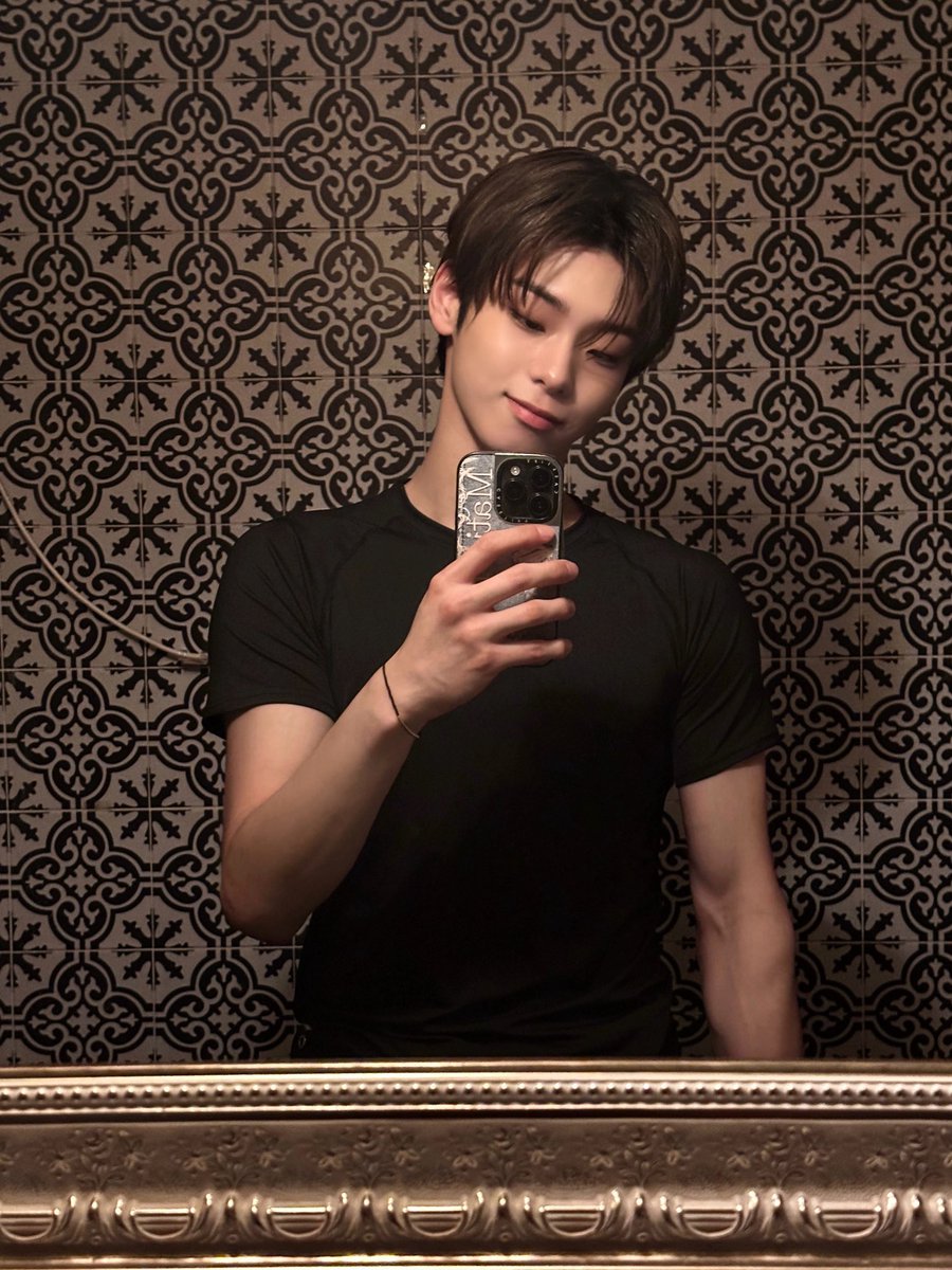 도균. tweet media