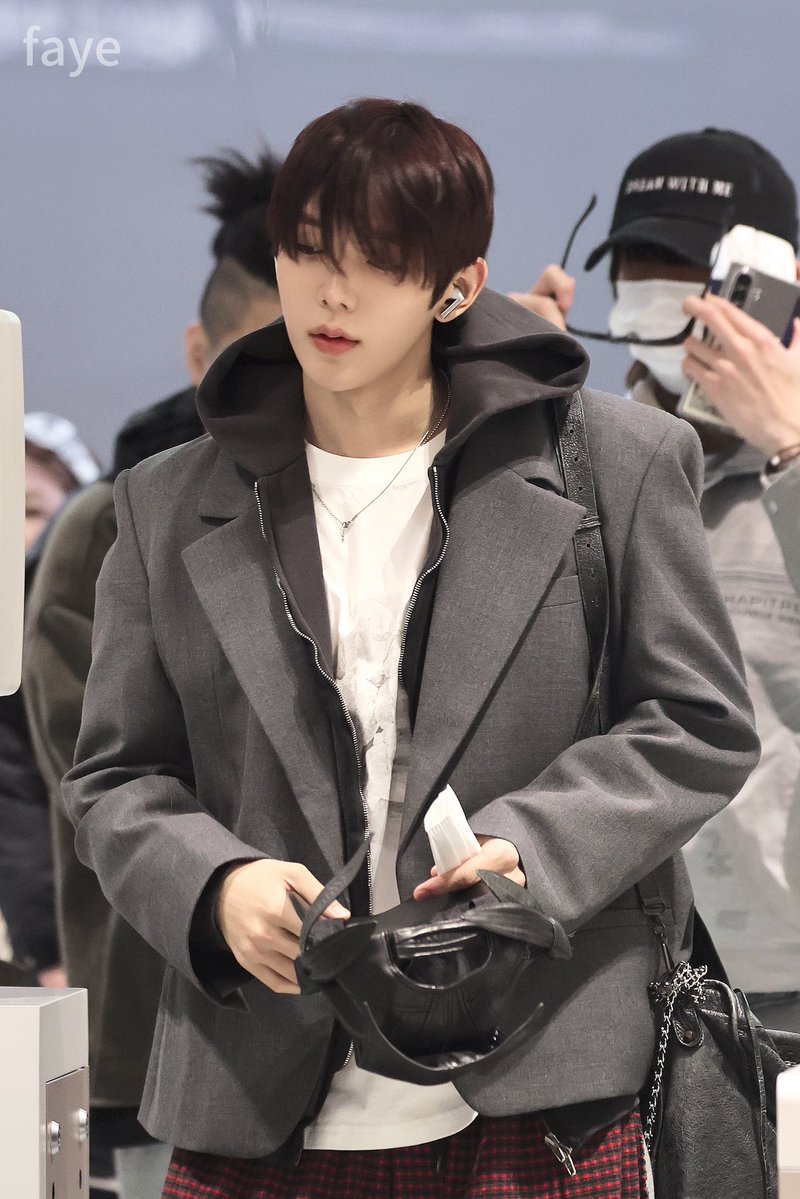 페이 tweet media