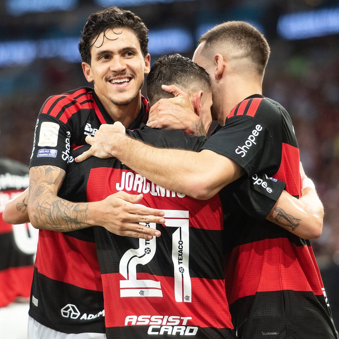 Comemoração do <a href="/FrelloJorginho/">Jorginho Frello</a> no <a href="/maracana/">Maracanã</a> 
<a href="/Flamengo/">Flamengo</a> 2x2 <a href="/VascodaGama/">Vasco da Gama</a> no <a href="/Brasileirao/">Brasileirão Betano</a> 
📷 <a href="/delmirojunior/">Delmiro Junior</a> 

#flamengo #maracanã #jorginhofrello #maiordomundo #brasileirão