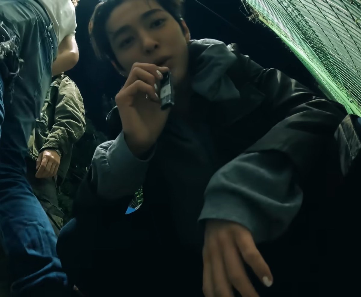 지척e tweet media