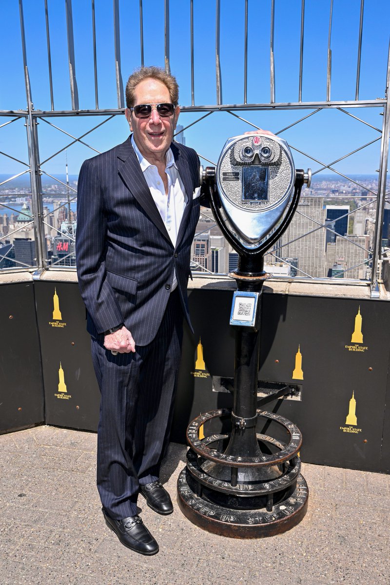 EmpireStateBldg's tweet photo. 💙🤍 https://t.co/5ZflCR6uAg