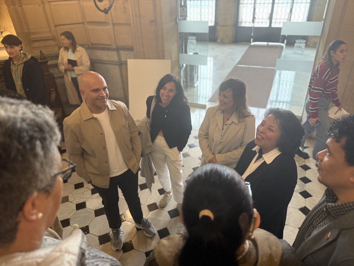 goizanealvarez's tweet photo. Gaur Donostiako Aste Interkulturalaren aurkezpenean izan naiz udaletxean, Iñigo Garcia zinegotziarekin batera.

La diversidad forma parte de lo que somos y es una herramienta para fortalecer la convivencia. Espacios como este son más necesarios que nunca. https://t.co/f6GXYtKDoh