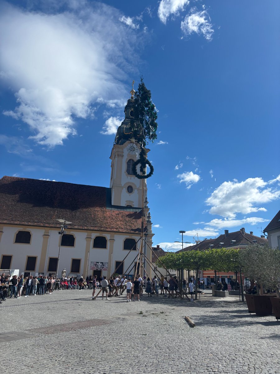 RandomValamik's tweet image. #Hartberg #Austria #Styria #MayDay #Maypole #AustrianTraditions #TravelPhotography #Österreich #Steiermark #Maibaum #Brauchtum #ErsterMai