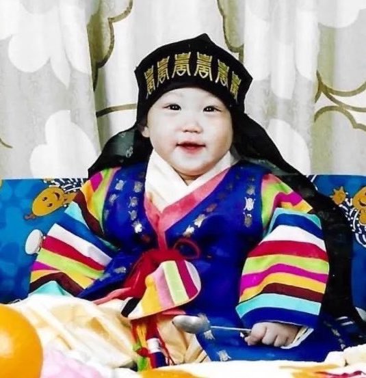 아기가 짱 순해보여요