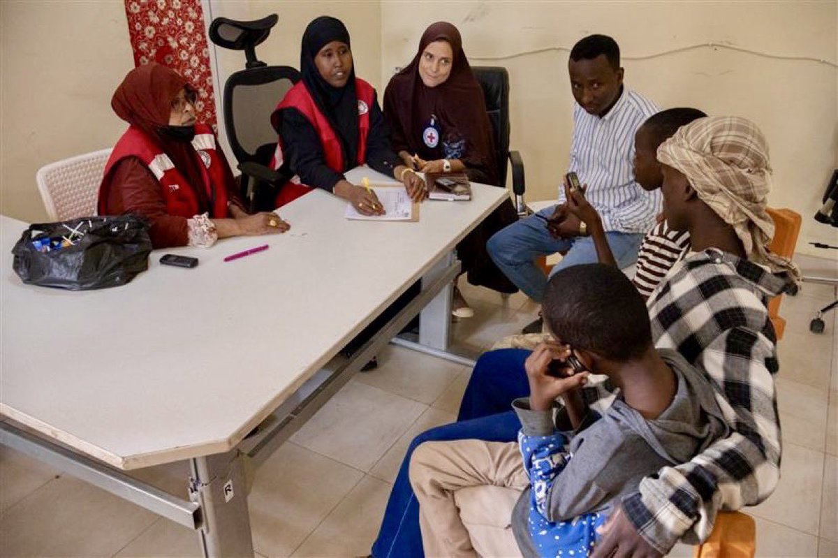 dhoorebbc's tweet image. #Somalia: Head of Delegation of the International Committee of the Red Cross (ICRC) in Somalia, @AGrandICRC, says that the Garowe children's center, @ICRC, together with SRCS (#BishaCas), provides calls for separated children. Last year, over 130,000 free calls reconnected