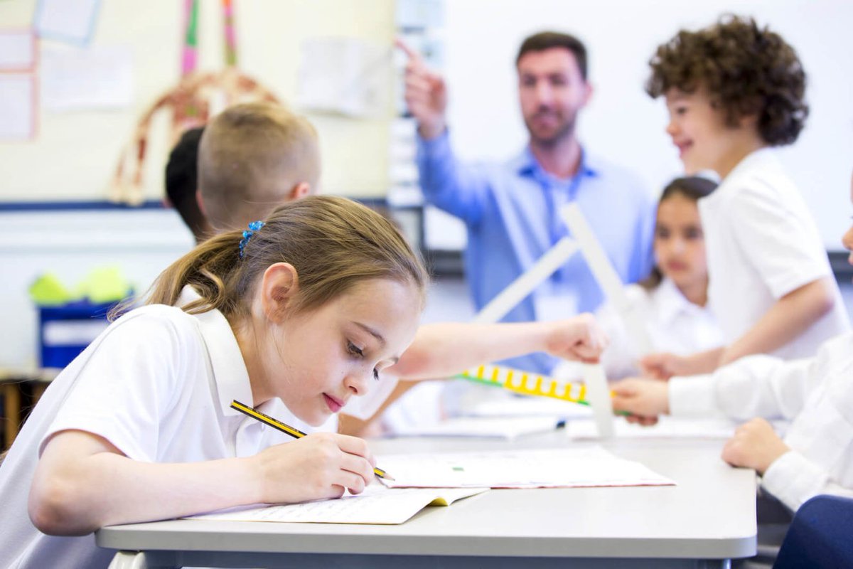 TeachHub's tweet photo. Some students work well on their own, while others need more help. Explore guided and independent practice and how to use them effectively in your class: https://t.co/qE8cyAhiIb                        
#GuidedPractice #IndependentPractice #Students #Teachers https://t.co/uD5hL5FHEV
