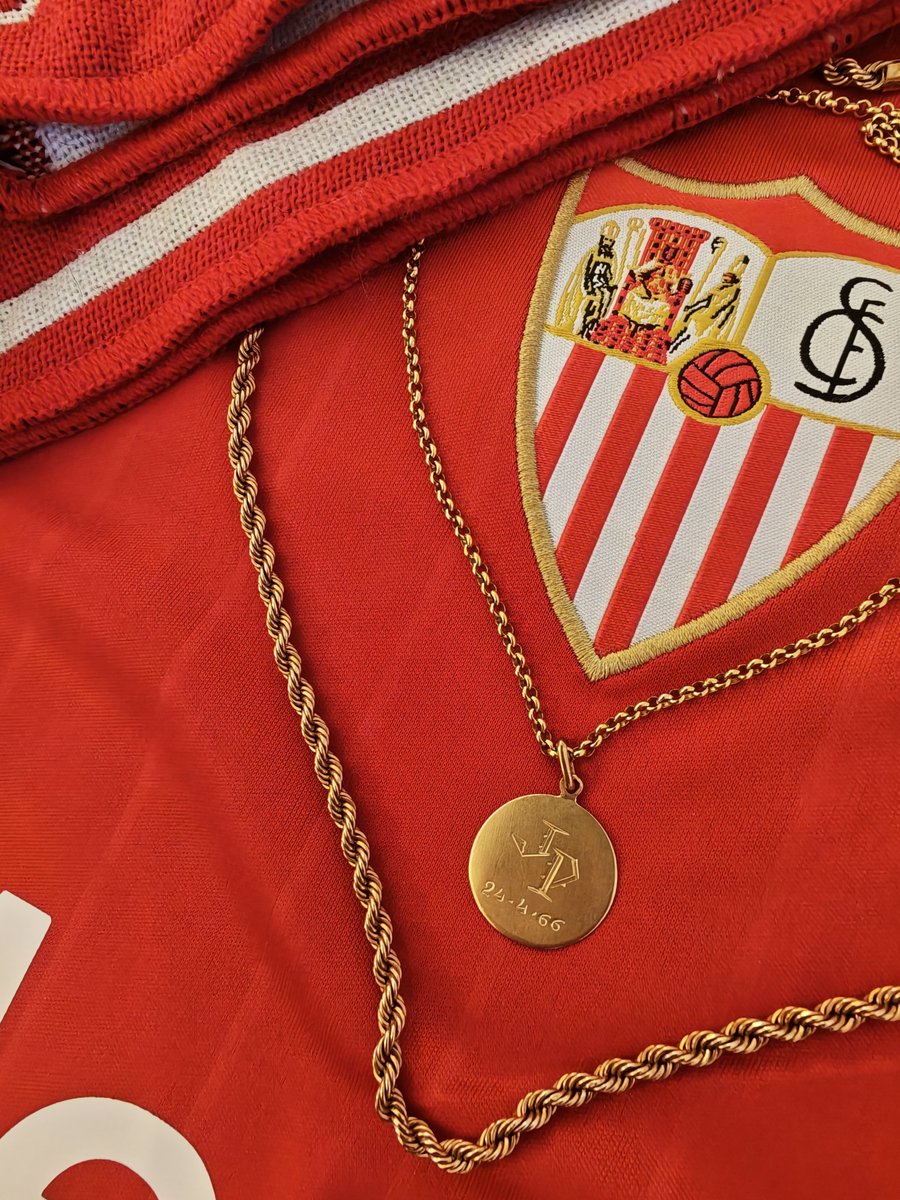 Hoy soy yo el que te traigo a tu lugar favorito... Juntos de Nuevo en lo que tanto nos unió... ❤️🤍 Estoy seguro de que querrias estar aqui... Y aqui estas 😘 ...
Hoy tambien ruge nuestro 3r anillo...