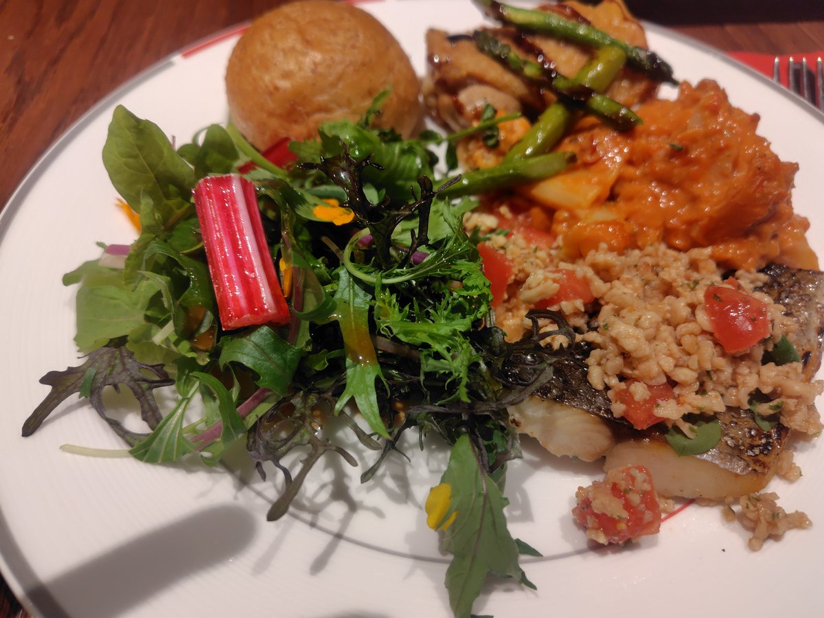 5/4月祝　⑥⑦ステージも無事完了しました！
Cottonclubの美味しいごはんも毎日楽しみ🍴いつも食べすぎていた…
さて明日の1回ステージを残すのみ。
あっという間のような、でもめちゃくちゃ経験値が爆増した気がします！よっしゃ
