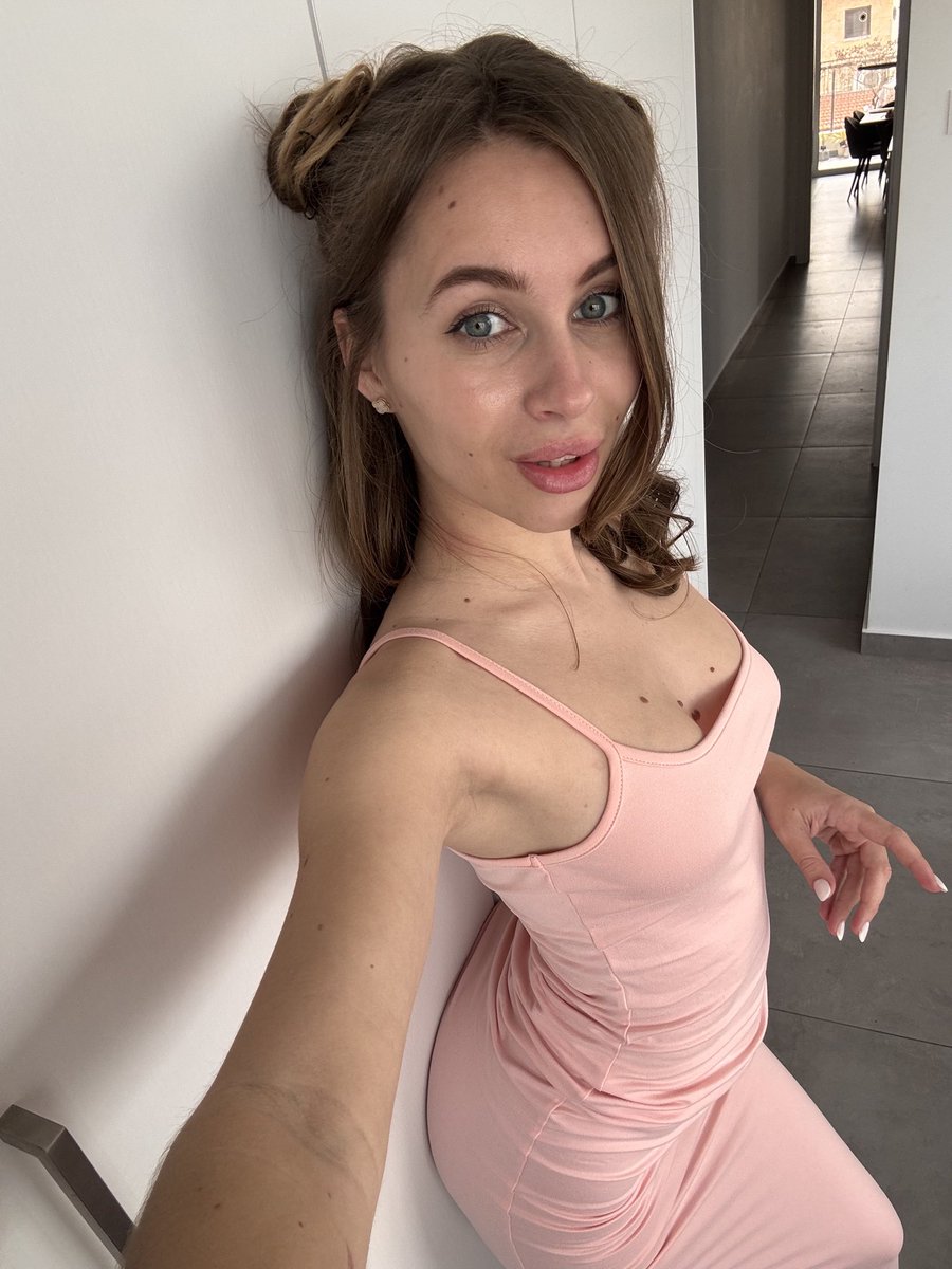 Anika Mollin tweet media