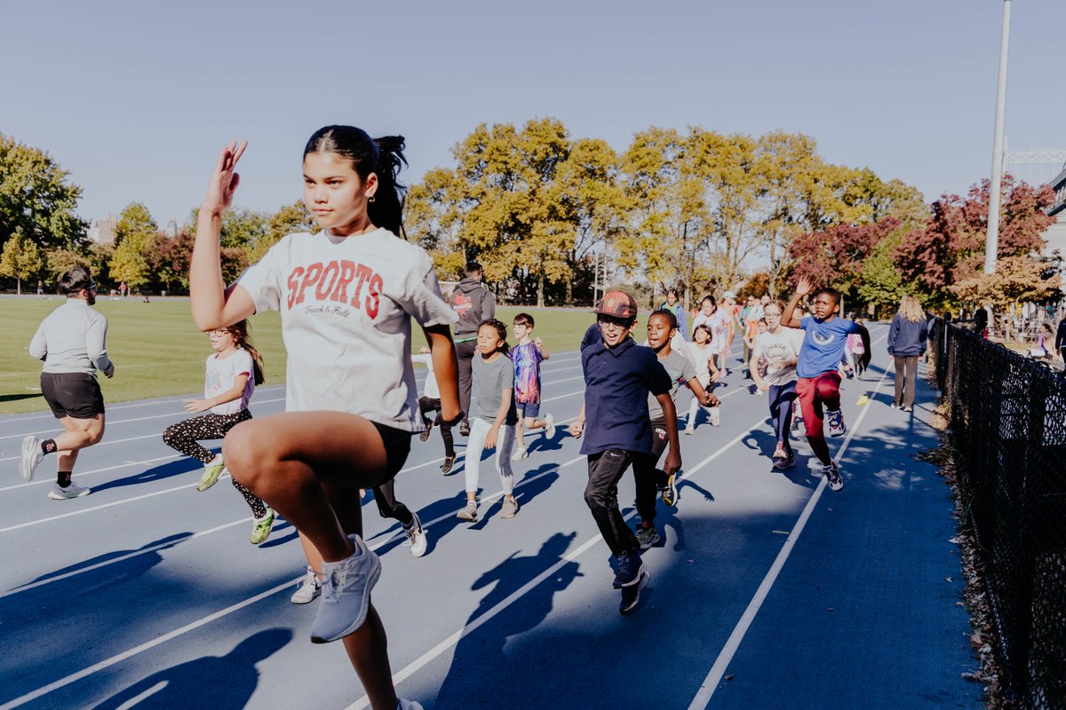 CPFNYC's tweet image. Registration is live for our summer sports programs! Sign up today for FREE youth golf, track &amp;amp; field, tennis, soccer, and Girls Forward programming in all five boroughs. Looking for a summer job in sports? We’re #hiring instructors! Visit cityparksfoundation.org/play/ for more info!