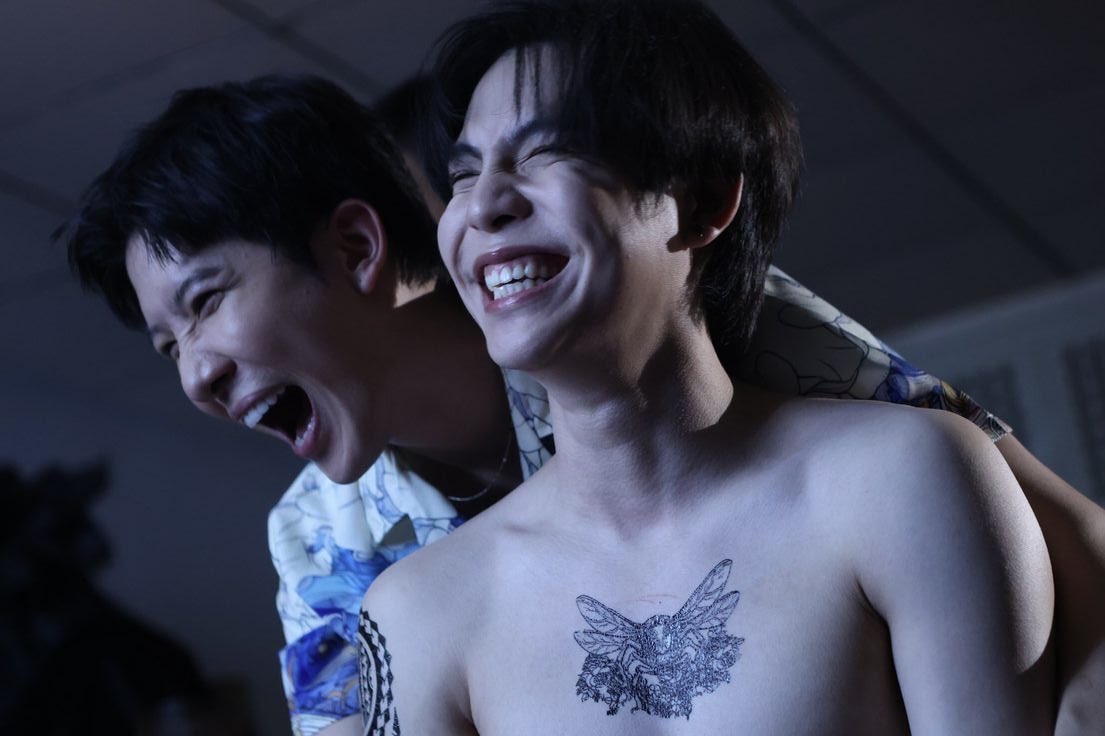 i love this picture they’re so 😆😁😂 then u remember what scene they were filming