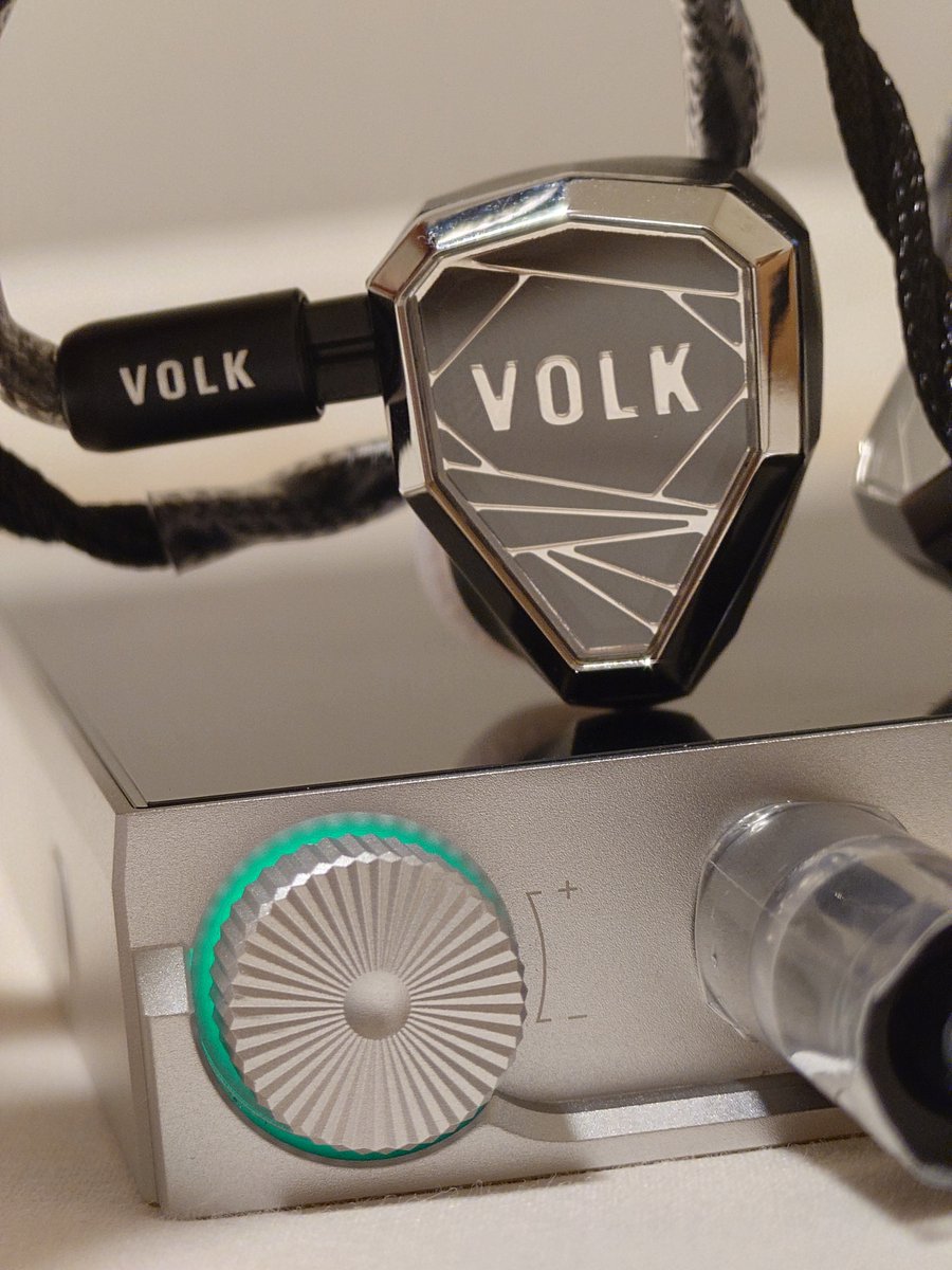 shhrbsh's tweet photo. I'm sinking into the dark with the jazz 🪊 
#Astell&amp;Kern
#VolkAudio
#Stella
#AKPD20
#Eletech
#Baroque https://t.co/Y9aRCujfeT