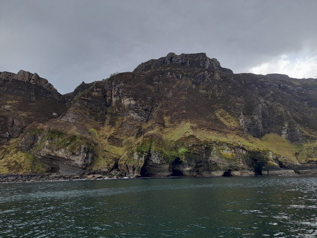 Kel7Green's tweet image. Jagged peaks and hills
Home to caves of deepest dark
Gloomy and remote

#haiku #poetry #writingcommunity #isleofskye #portree