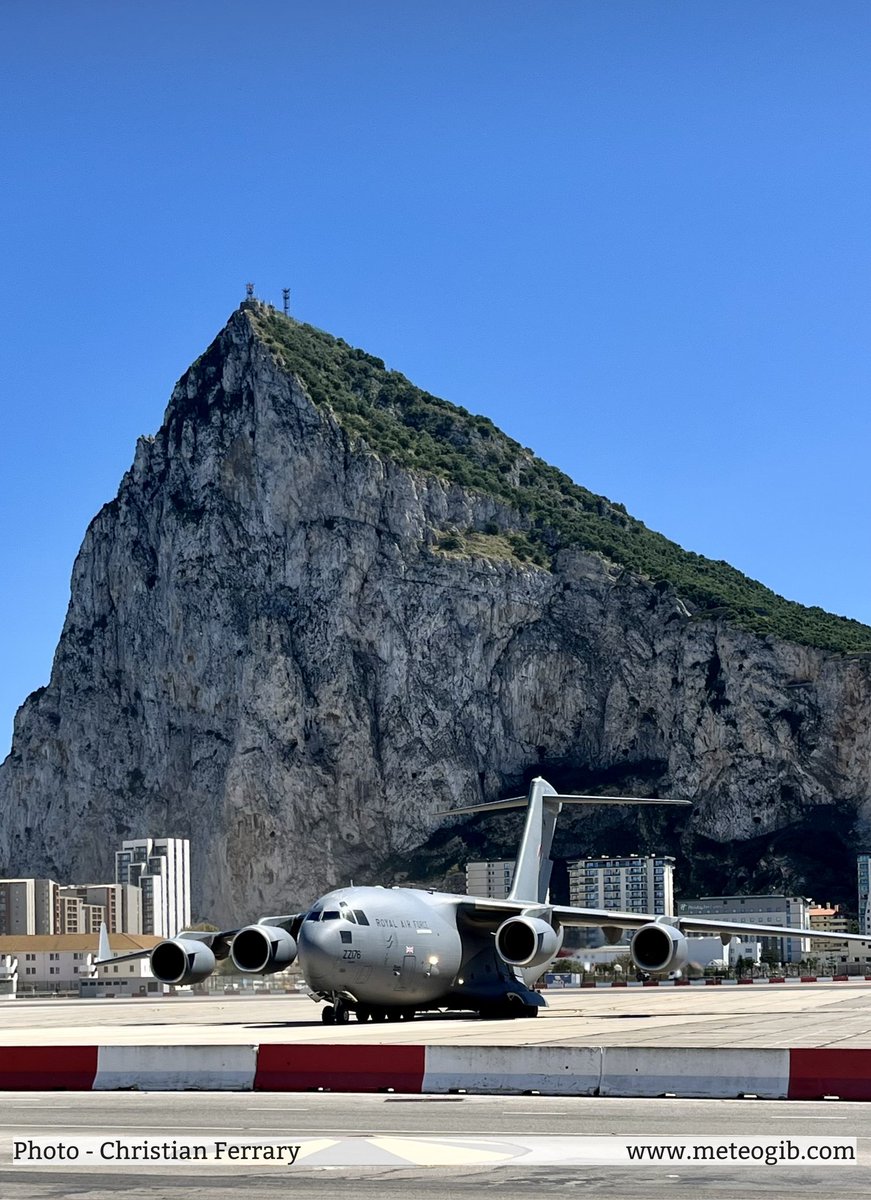MeteoGib_'s tweet photo. #Gibraltar - 04/05 - a stunning view of that monster... not the Rock... that fantastic #RAF #C17 #Globemaster captured by MeteoGib follower Christian Ferrary - under azure blue skies late-afternoon. https://t.co/3psi45w3ud