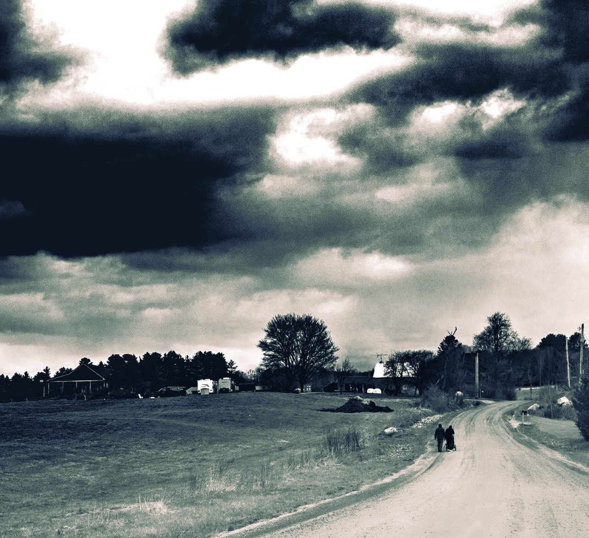 fotogosaurus's tweet image. on the road fotogosaurus.wpcomstaging.com/2026/05/04/on-… #VT #Vermont #NewEngland #OnTheRoad #couple #family #CountryRoad #DirtRoad #Sky #clouds #Landscape #inTheCountry #stroller #BNW #BW #BlackAndWhitePhoto #BlackAndWhitePhotography #moment #think #reflect #wonder #together #Bonds #Canon