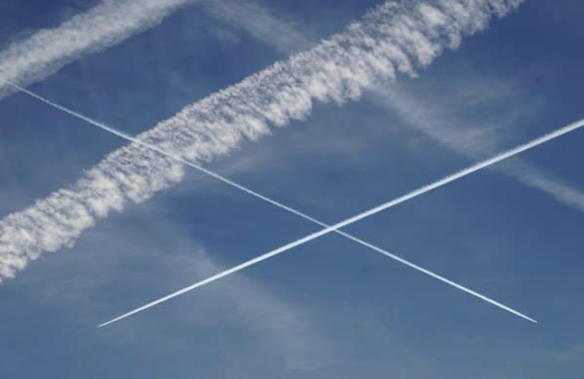 Hargreaves6752's tweet image. We are being poisoned. #Chemtrails #PoisonSkies