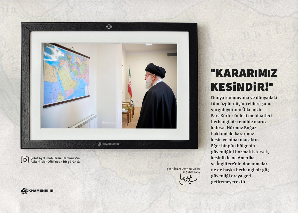 tr_khamenei_ir's tweet image. 💠"Kararımız Kesindir!"

📸İlk kez yayınlanan görüntü
🖼️Şehit Ayetullah Uzma Hamaney -Allah ondan razı olsun- Başkomutanlık Askerî İşler Ofisi'nde bir haritayı incelerken.

#Hamaney #Fars_Körfezi #İran