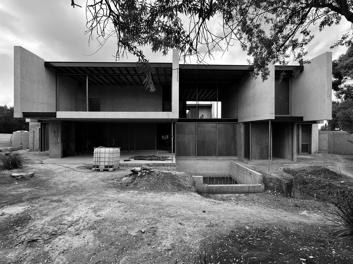 NvdMArchitects's tweet image. Mot Residence
Render vs Site

nicovdmeulen.com/house-mot/

Interior Design | @msquarelifestyledesign

#architectureanddesign
#siteprogress
#sitevisit
#luxuryhomedesign
#modernsecundahomes