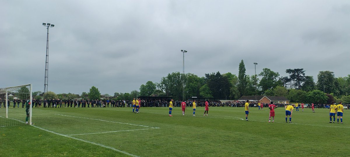 DanBonzo's tweet photo. ⚽️ @WinslowUtdFC v @CockfostersFC
🏆 @SSMFLOfficial Play-Off Final
📍 Elmfields Gate
🏟 Ground 1️⃣2️⃣3️⃣
#Groundhopping https://t.co/4ehqiW8pAE