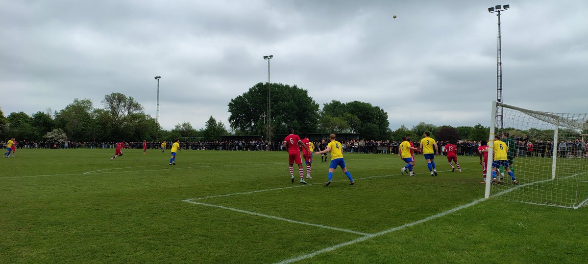 DanBonzo's tweet photo. ⚽️ @WinslowUtdFC v @CockfostersFC
🏆 @SSMFLOfficial Play-Off Final
📍 Elmfields Gate
🏟 Ground 1️⃣2️⃣3️⃣
#Groundhopping https://t.co/4ehqiW8pAE