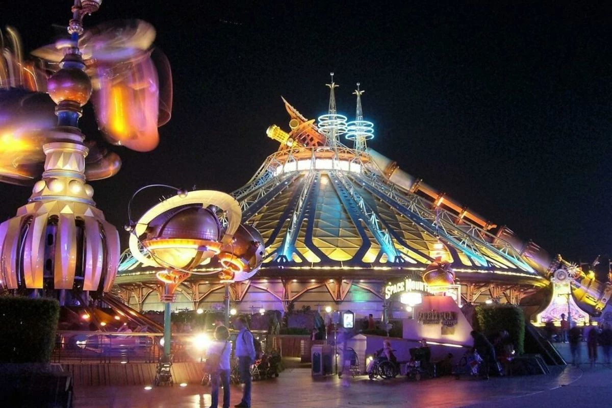 dlrpradio's tweet image. Découvrez à Disneyland Paris des attractions emblématiques mêlant magie et technologie, de Star Wars Hyperspace Mountain à Peter Pan’s Flight.
#disney