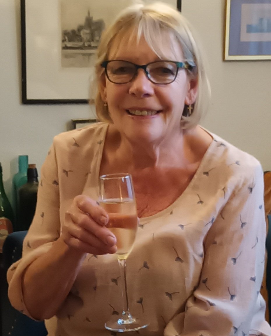 Maeldune_991's tweet image. Happy #Champagne Bank Holiday Monday!