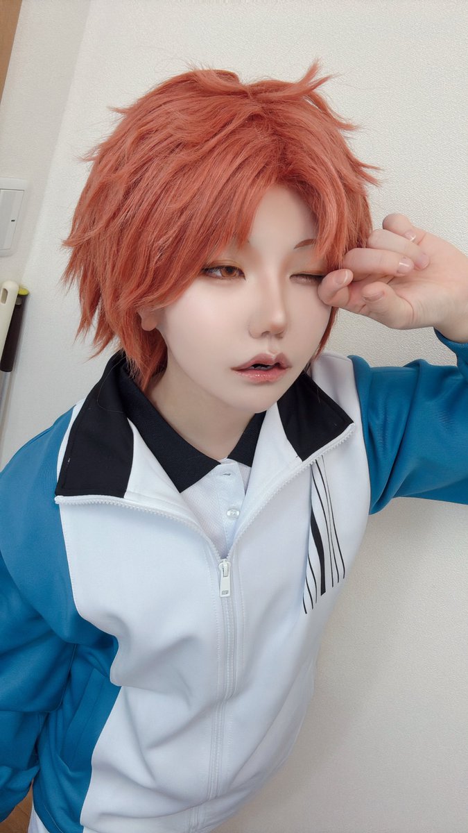 ジロくんおめでとう🎉✨️✨️✨️
(めっちゃ眠そうな顔ですいやせん🫠)