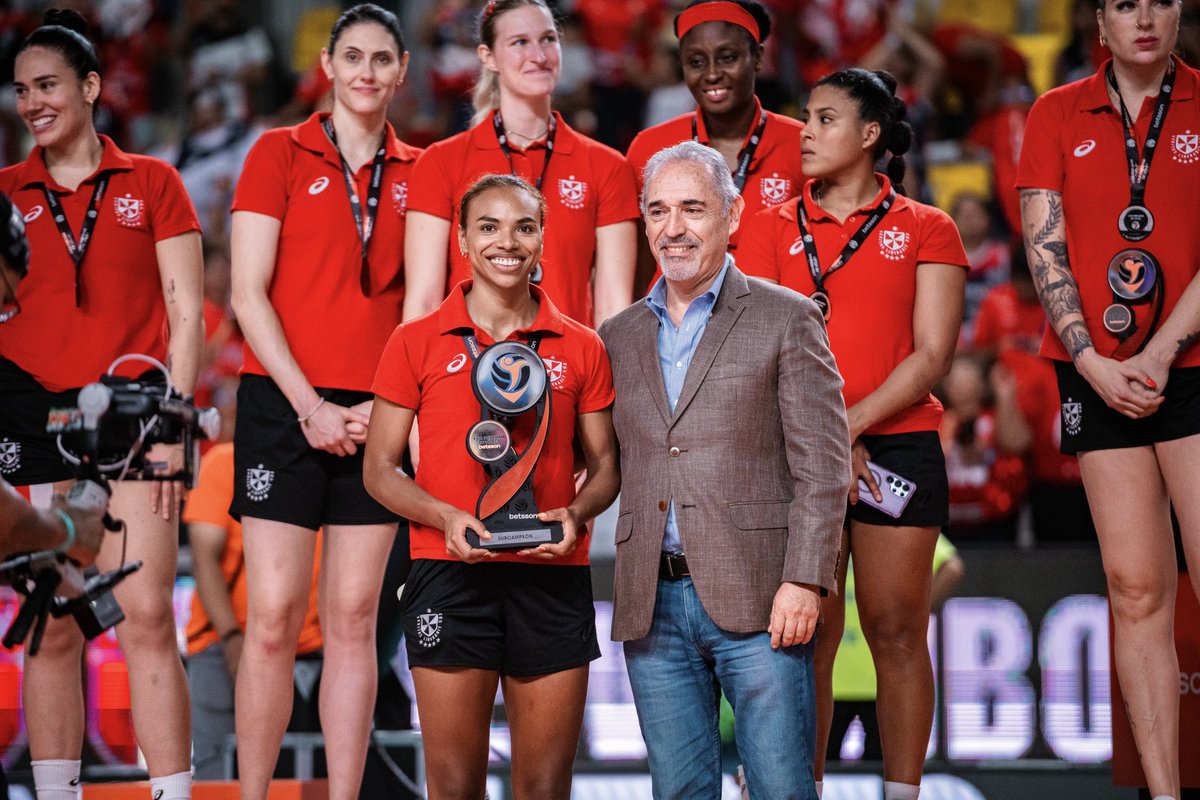 USMPVoley's tweet photo. ¡𝗔𝗿𝗿𝗶𝗯𝗮, 𝗦𝗮𝗻 𝗠𝗮𝗿𝘁í𝗻! 𝗦𝘂𝗯𝗰𝗮𝗺𝗽𝗲𝗼𝗻𝗮𝘀 𝗱𝗲 𝗹𝗮 𝗟𝗶𝗴𝗮 𝗡𝗮𝗰𝗶𝗼𝗻𝗮𝗹 𝟮𝟬𝟮𝟱-𝟮𝟲. ❤️💙

Una temporada de evolución y consolidación que reafirma, con orgullo, nuestro lugar como una institución referente del voleibol en el país. 🇵🇪

#LasSantas https://t.co/mKjGpAg82c