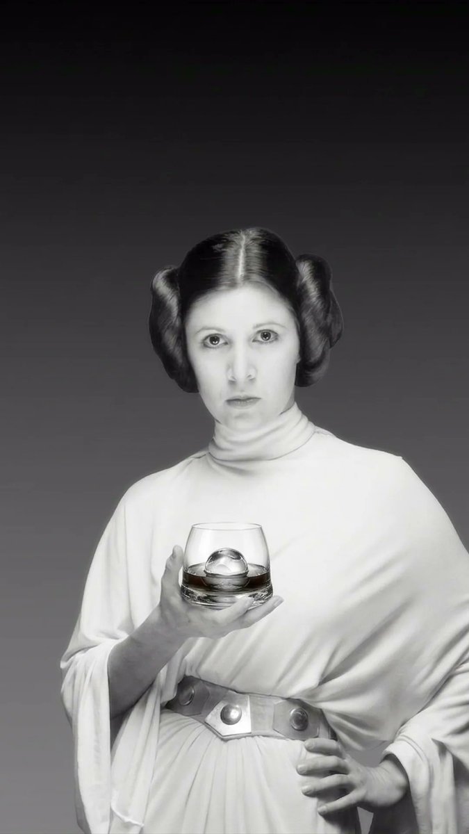 danivvolf's tweet photo. Salud Leia #MayTheFourthDay 
#starwars #mareado
#whisky https://t.co/RskOHs3XJI